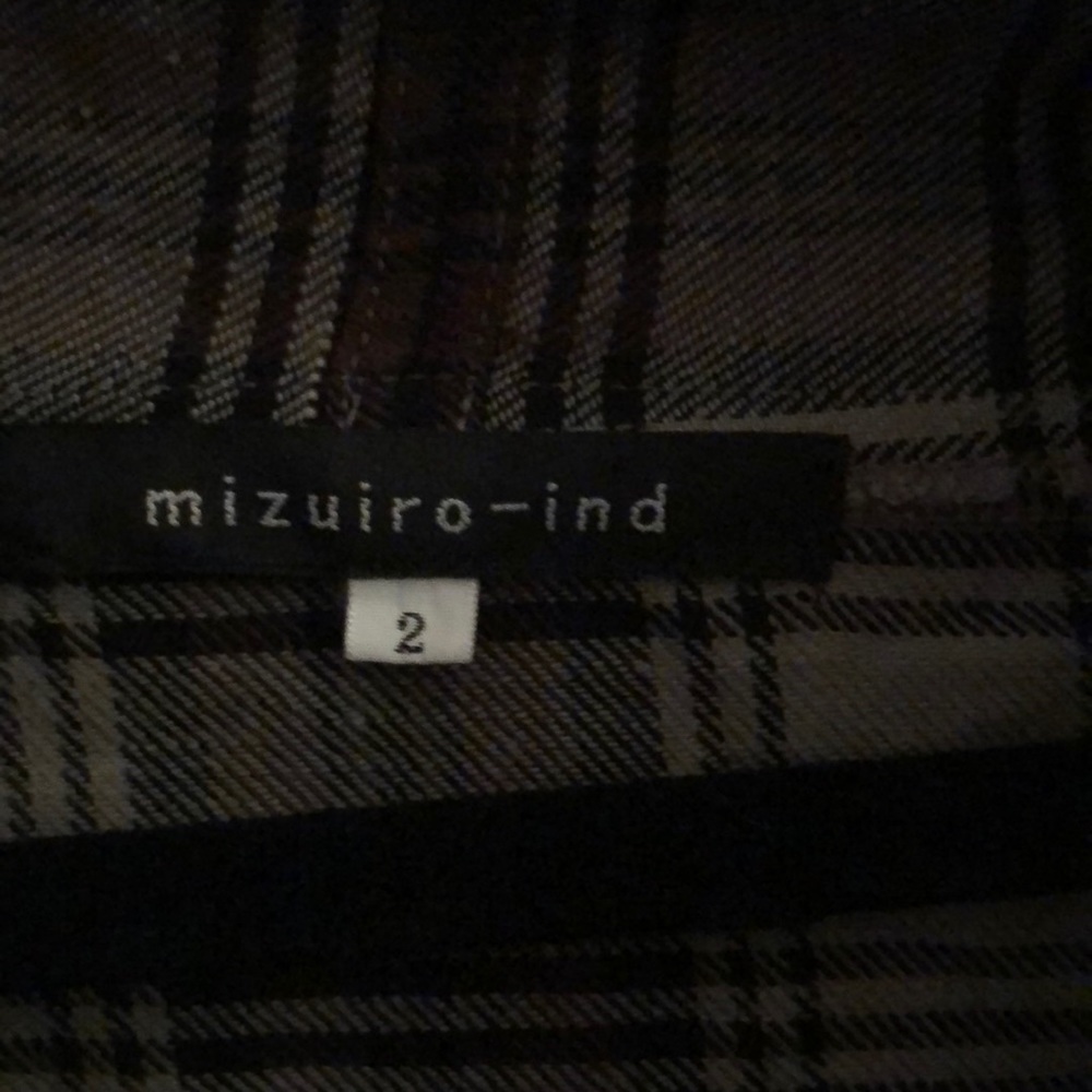 Top - Picture 2 of 2